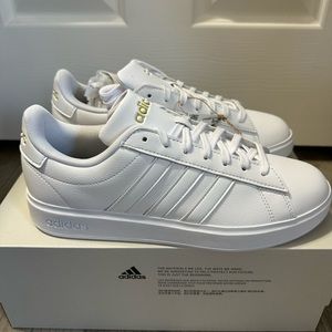 Adidas sneakers size 9 bnwt